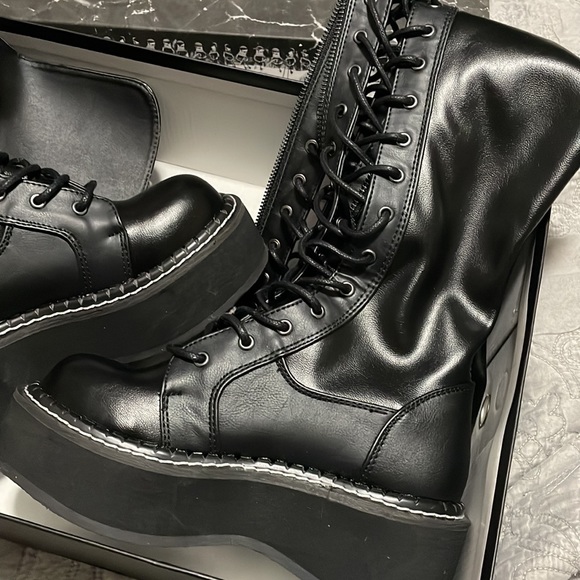 Demonia high lace up boots size 6 - Picture 3 of 4
